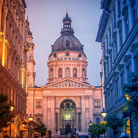 Cozy Luxe Hideaway In Budapest's Heart W Bathtub Apartament *