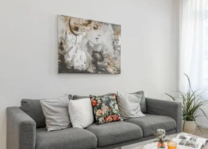 Cozy Luxe Hideaway In Budapest's Heart W Bathtub Apartament *