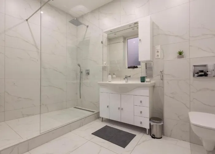 Cozy Luxe Hideaway In Budapest's Heart W Bathtub * Boedapest