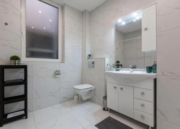 Cozy Luxe Hideaway In Budapest's Heart W Bathtub *