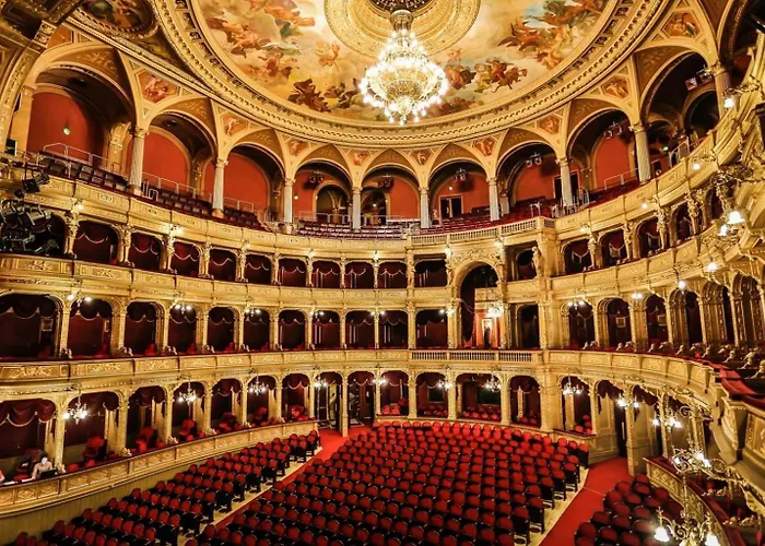 Cozy Luxe Hideaway In Budapest's Heart W Bathtub * Budapesta