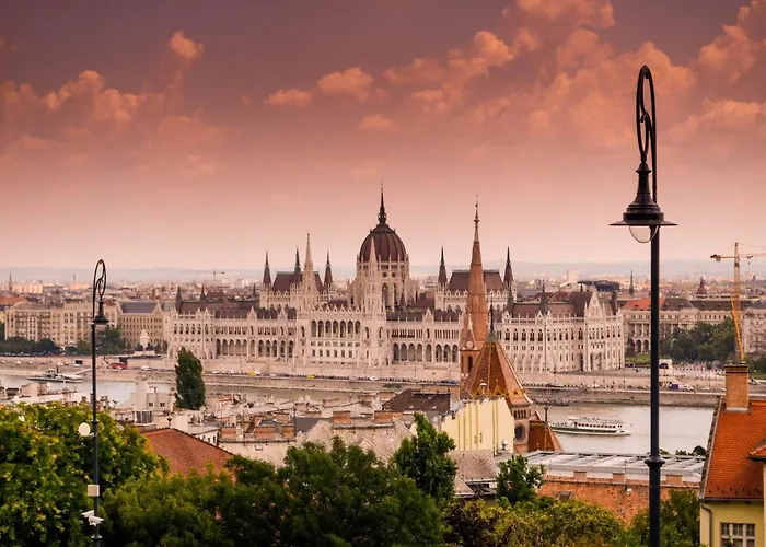 Cozy Luxe Hideaway In Budapest's Heart W Bathtub *