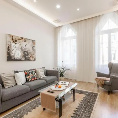 Apartamento Cozy Luxe Hideaway In Budapest's Heart W Bathtub Budapeste