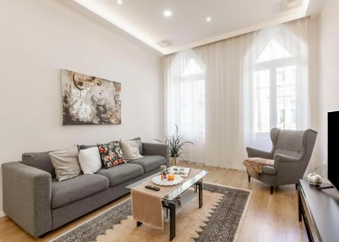 Lejlighed Cozy Luxe Hideaway In Budapest's Heart W Bathtub Budapest