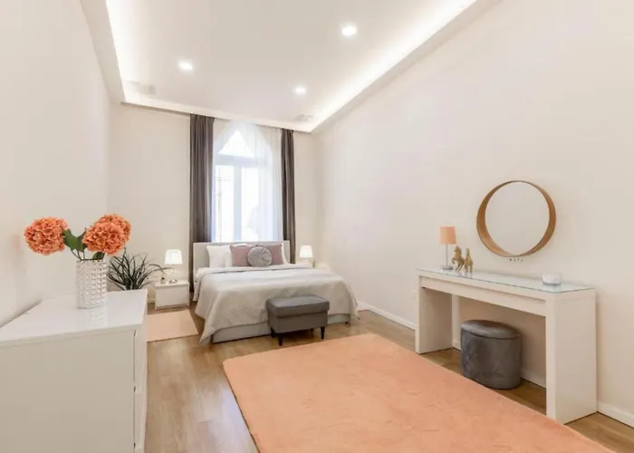 Lejlighed Cozy Luxe Hideaway In Budapest's Heart W Bathtub *