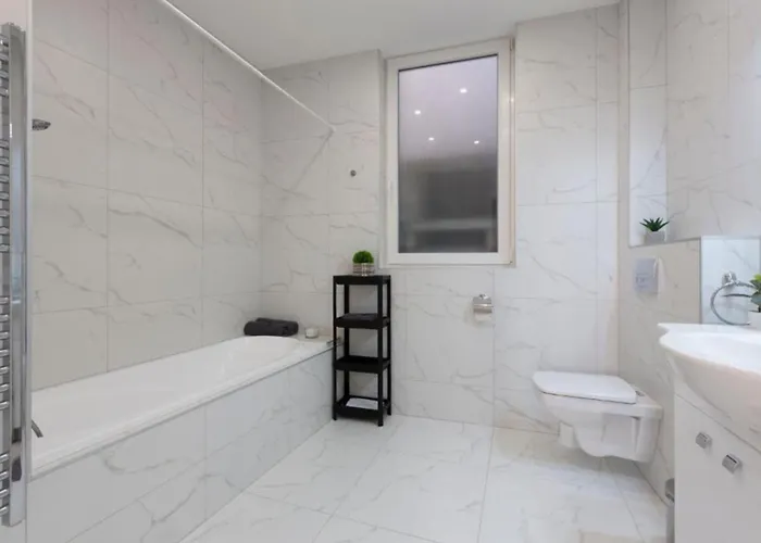Cozy Luxe Hideaway In Budapest's Heart W Bathtub Lejlighed